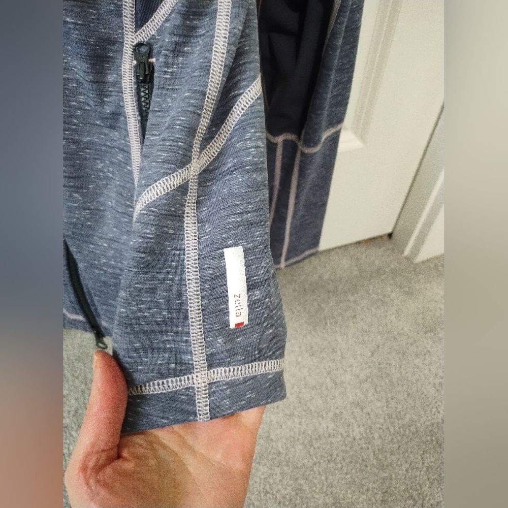 Zella jacket - Picture 2 of 6